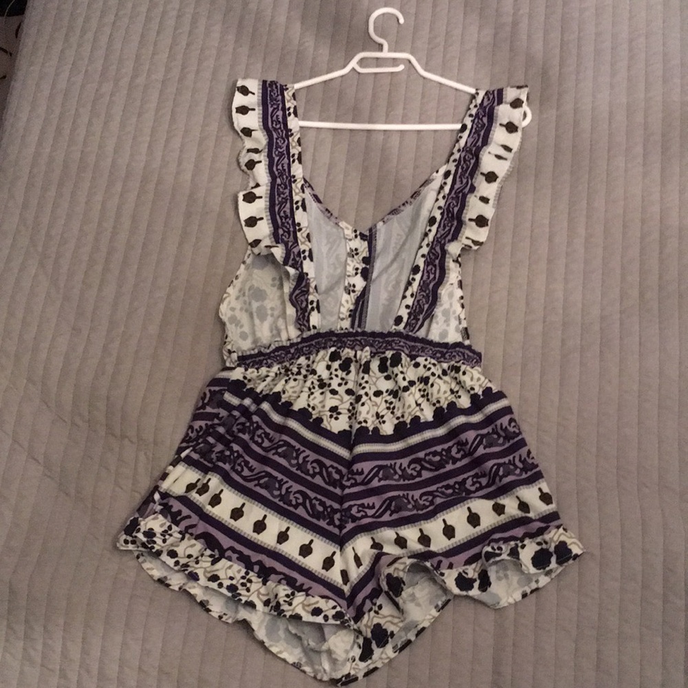 Frilly Backless Romper - Picture 2 of 6